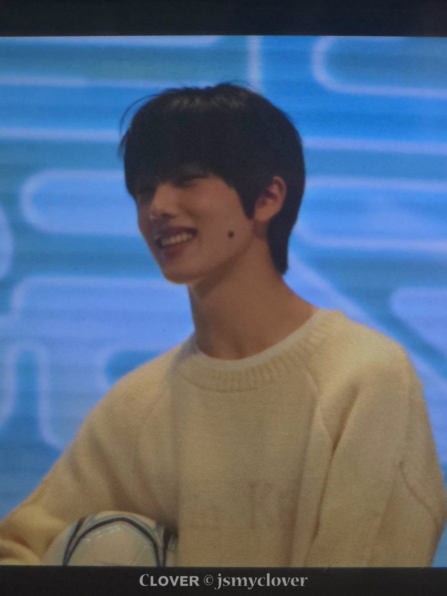 250122 점프업 미팬 스페셜 이벤트 pre
그때 우리가 좋아했던 축구부 박지성 선배😳
#nctdream #엔시티드림 #지성 #jisung