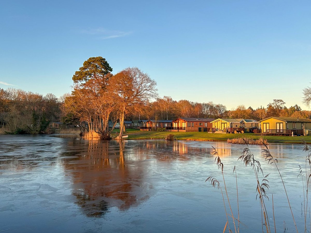 HOT OFF THE LENS 📷📷📷! 
5* Family run parks with exceptional reputation &amp; fabulous community of happy holiday home owners.
Take the plunge before end of Jan - BIG SAVINGS -
discoverparks.co.uk/no-site-fees-u…
#WhereLifeFeelsRight