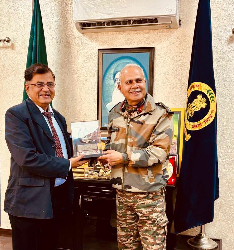 #PromotingHealth&amp;Wellness | #HealthcareForAll

Lt Gen Ajay Chandpuria, AVSM, VSM, GOC Vajra Corps visited Baba Farid University of Health Sciences, Faridkot on 21 Jan 2025. In a productive discussion with the Vice-Chancellor, they explored collaborations between the Indian Army,