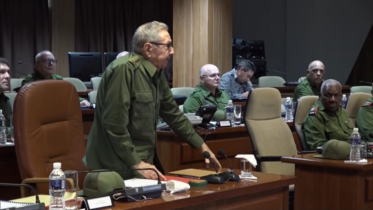 CMKXDigital's tweet photo. #Cuba | Con la presencia del General de Ejército Raúl Castro Ruz, el Presidente del Consejo de Defensa Nacional Miguel Díaz-Canel Bermúdez convocó hoy al pueblo cubano a desarrollar el #Bastión2024, durante miércoles, jueves y viernes
#RevoluciónCubana
#FAR
#GuerraDeTodoElPueblo https://t.co/3Q7O1TVLzF