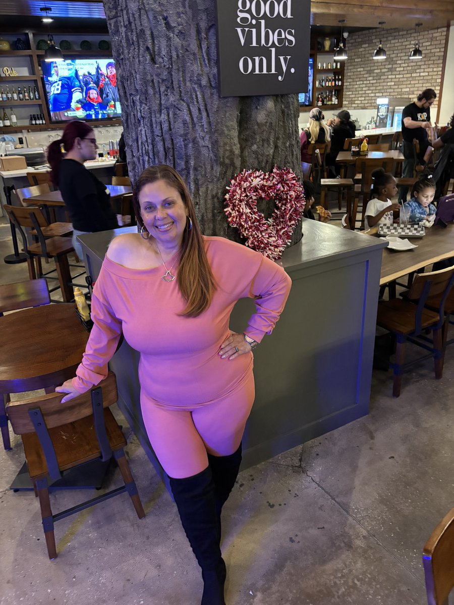 I would have never thought I would have had a snow ❄️ day on my birthday 🎉 Jan. 22nd!!!But here we are!! Thank you God for 51 years!! Happy birthday to meeeee!!!🎂🎂🎂🎂🥰