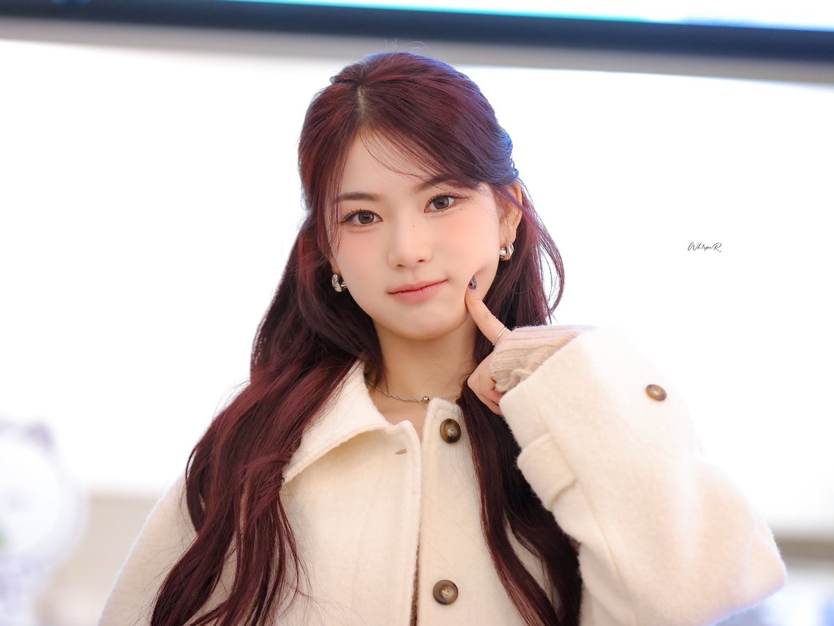 Wh1speR0123's tweet photo. #메론빵말고_아이사의_생일빵
 #KITTYKAT_ISA_DAY

영원히 채영의 편이다😽

#이사진최고
#아이사 #ISA 
#스테이씨 #STAYC https://t.co/kT6rChkQGb