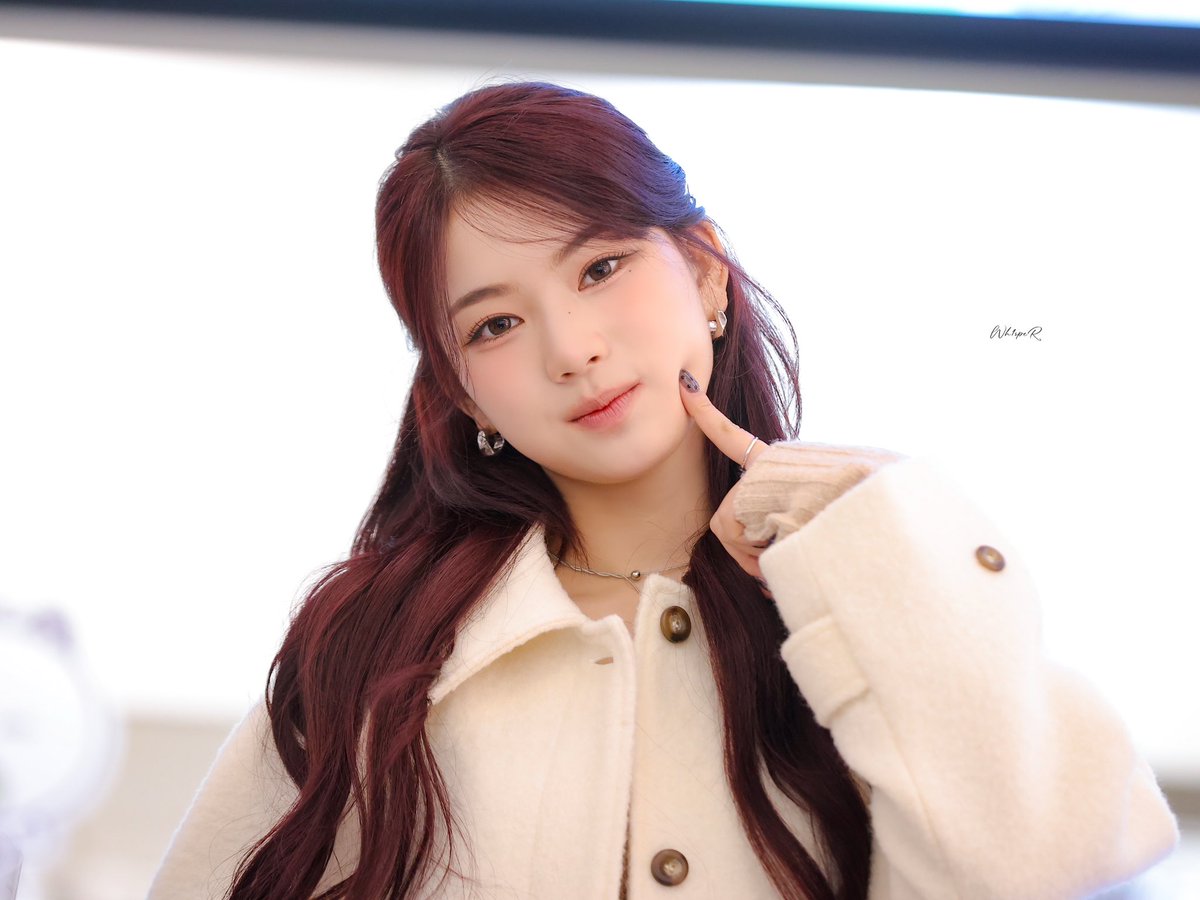 Wh1speR0123's tweet photo. #메론빵말고_아이사의_생일빵
 #KITTYKAT_ISA_DAY

영원히 채영의 편이다😽

#이사진최고
#아이사 #ISA 
#스테이씨 #STAYC https://t.co/kT6rChkQGb