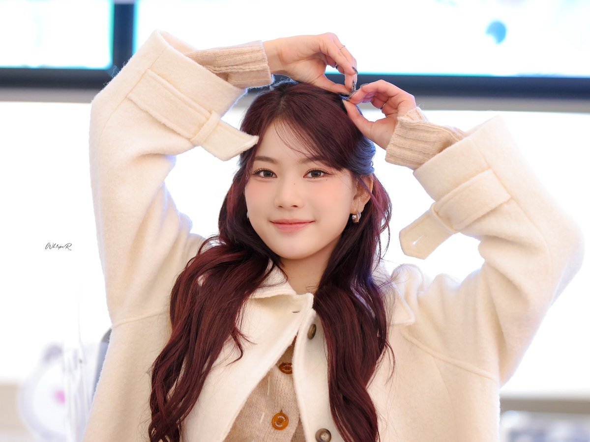 Wh1speR0123's tweet photo. #메론빵말고_아이사의_생일빵
 #KITTYKAT_ISA_DAY

영원히 채영의 편이다😽

#이사진최고
#아이사 #ISA 
#스테이씨 #STAYC https://t.co/kT6rChkQGb