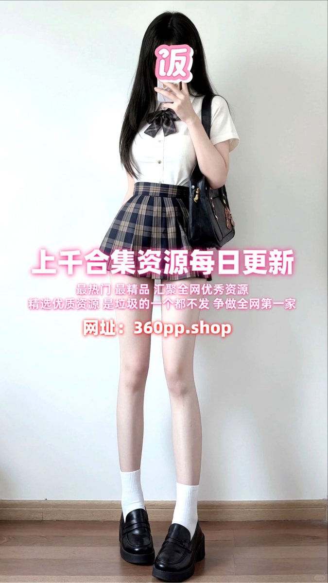 Bratz doll baby Onlyfans preparing for a photoshoot