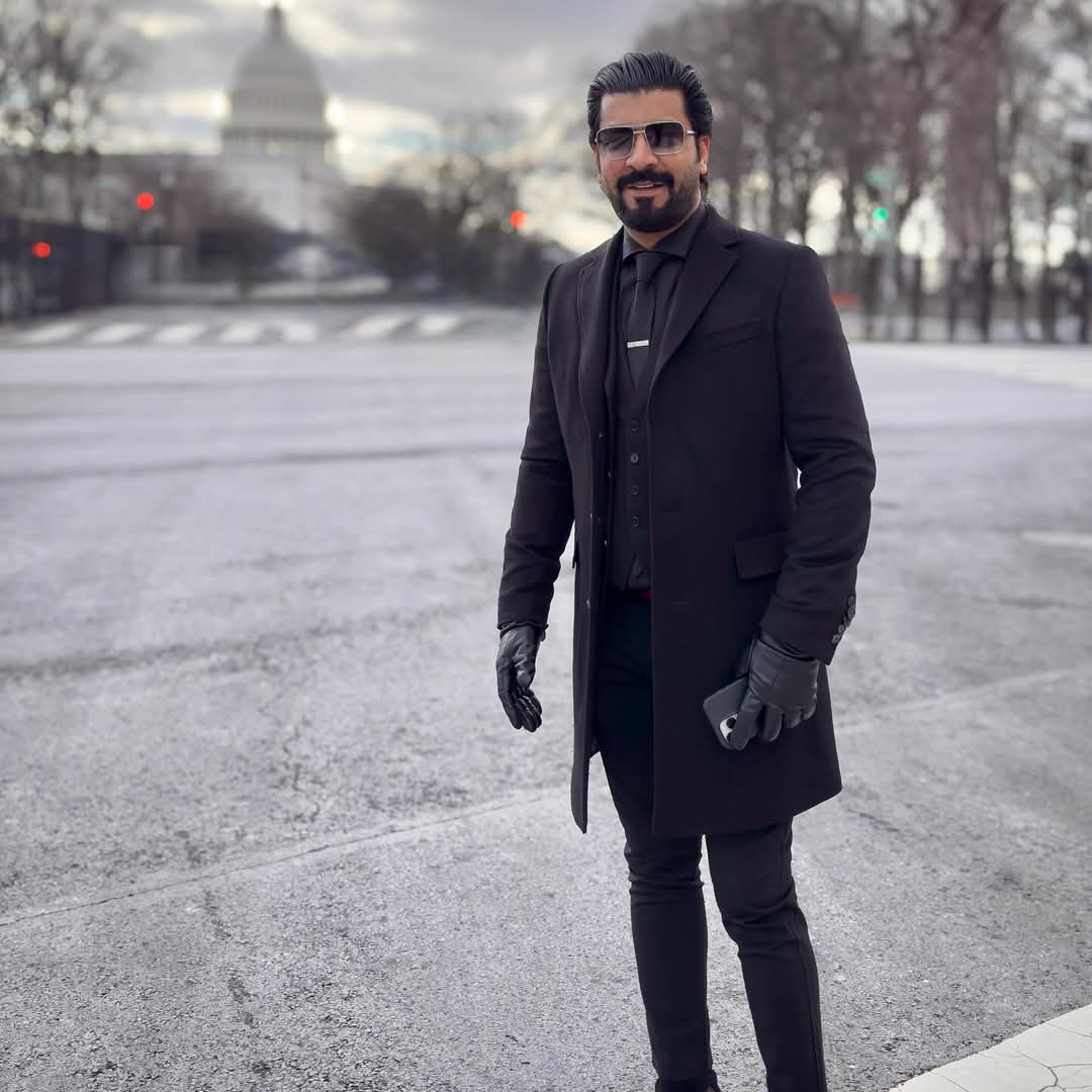 AliSheikhani01's tweet photo. Making memories in the heart of the nation 🇺🇸. Standing tall in front of the iconic Capitol, where history meets inspiration.
#WashingtonDC #capitolviews #bigday #jan202025 https://t.co/CiNX2TEt2u