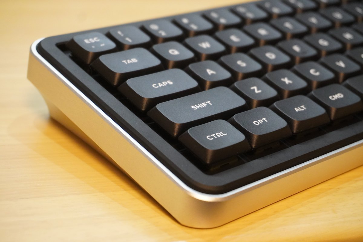 Keyboard:Serenitas///LX/// Switch:Lofree Ghost Keycap:Nuphy WoB