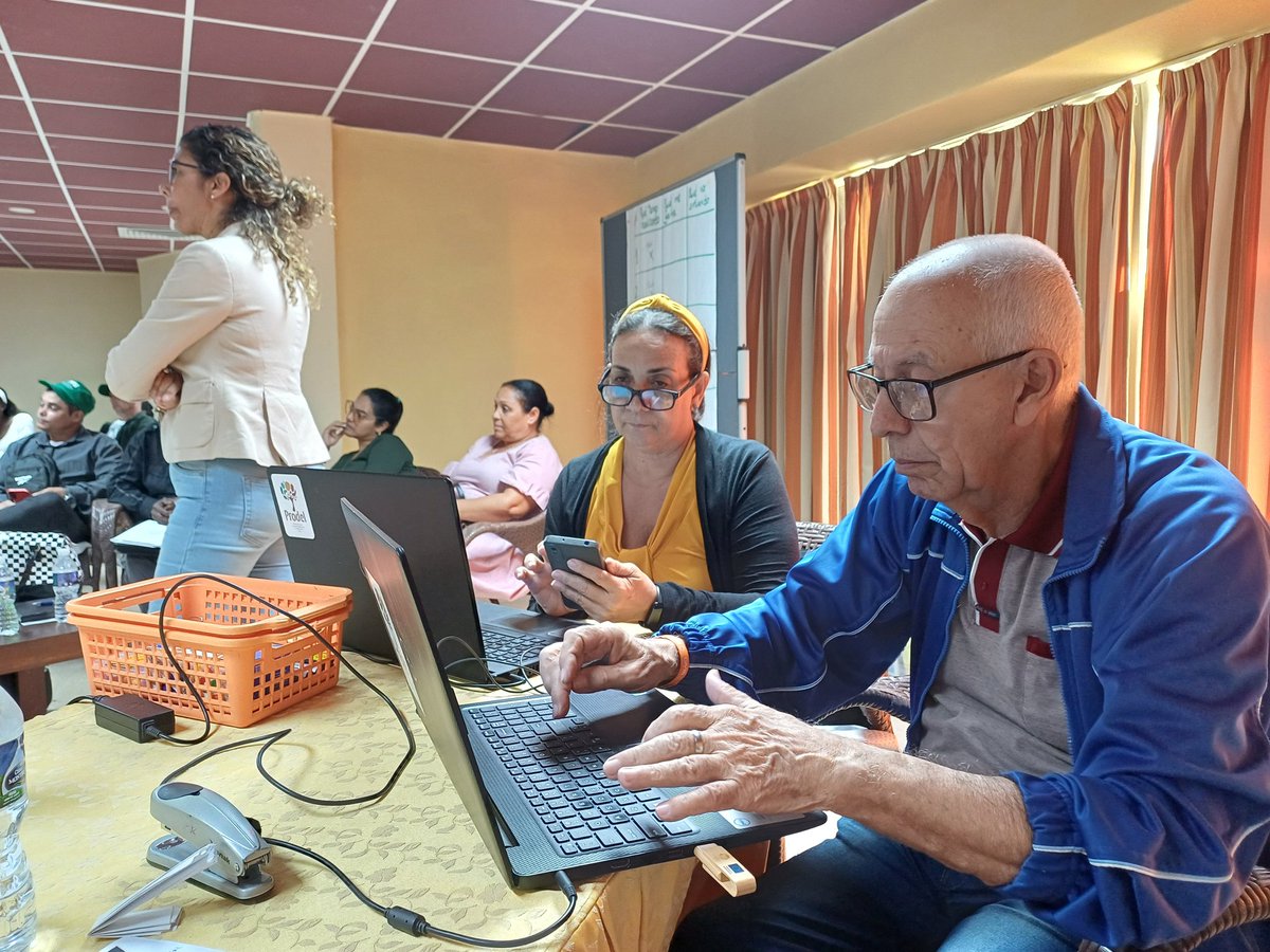 DarieldeLenGar1's tweet photo. Iniciamos ayer con representantes de Martí, Guanabacoa e Isla de la Juventud el II Taller de seguimiento al diagnóstico en el componente de los SAL en #MunicipioSostenible. Nuestro socio @PNUDCuba juega un rol fundamental por su apoyo a @MEP_CUBA @CEDEL17 @aics_lavana @UEenCuba https://t.co/wNB7SqpMLu