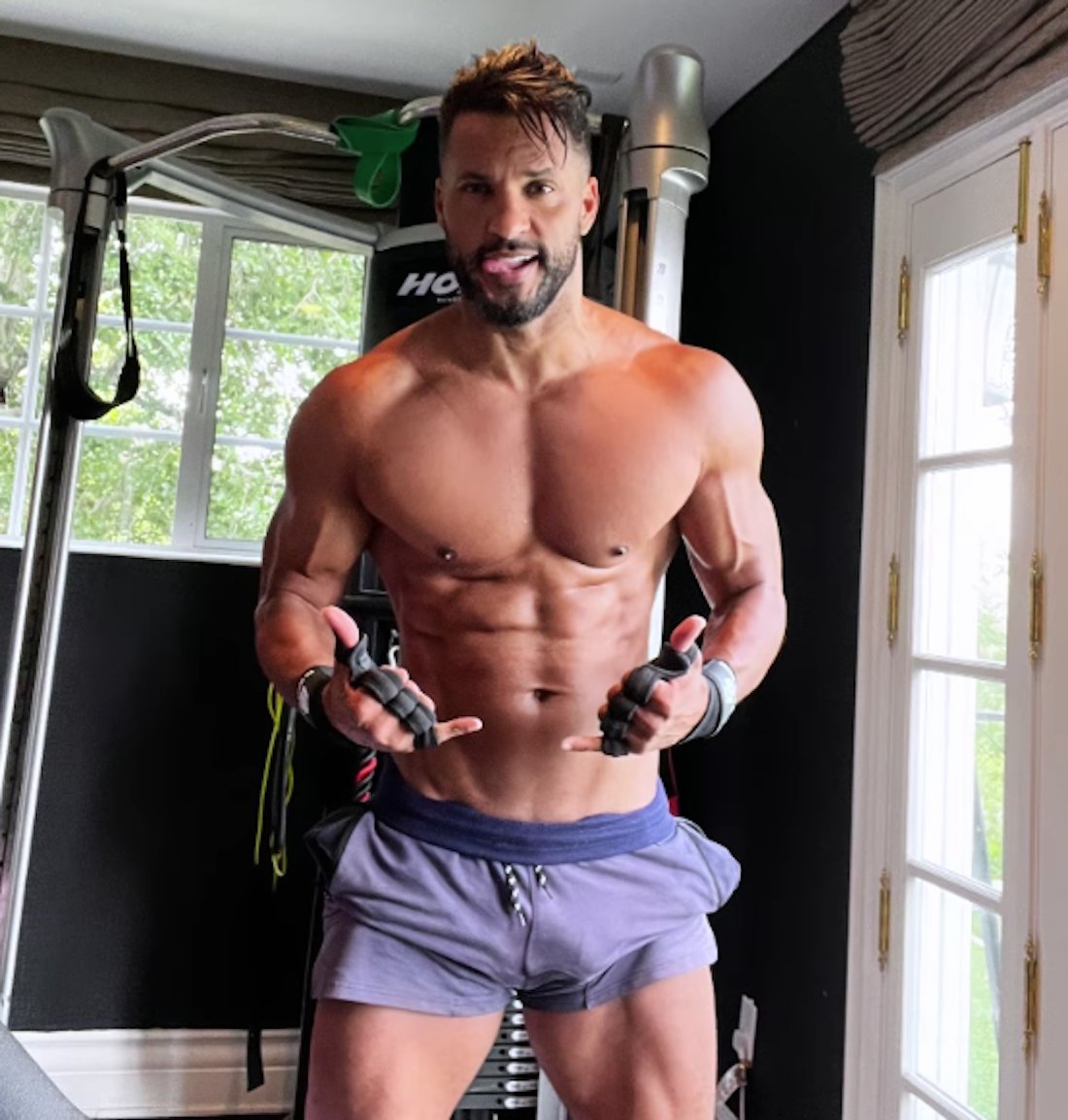 dudes18plus's tweet photo. Handsome Actor Ricky Whittle's Huge Cock https://t.co/WRtWkXuwiV