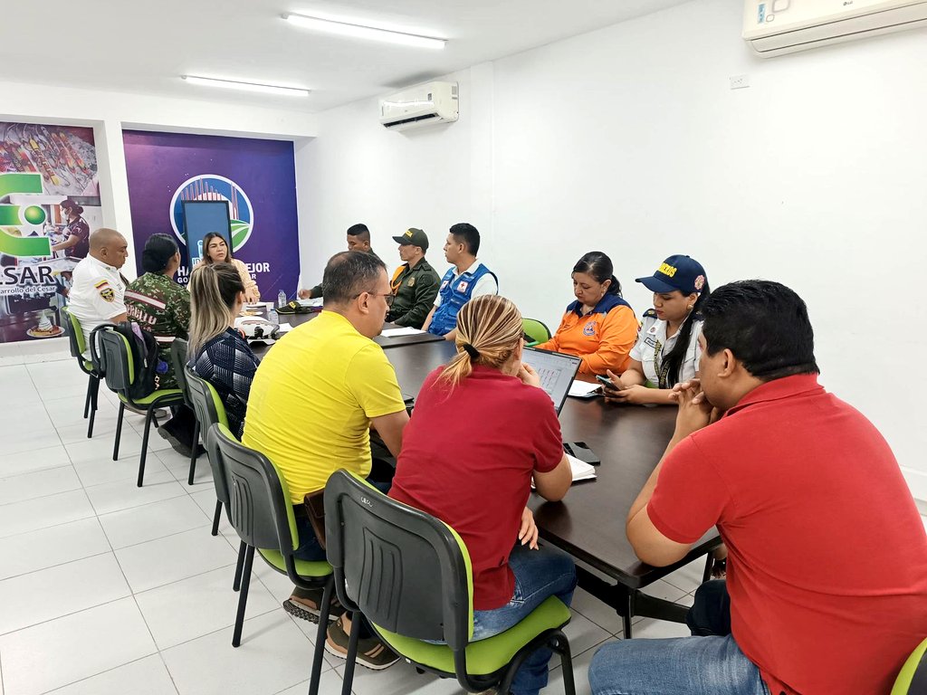 GobdelCesar's tweet photo. ✋️El Gobierno del Cesar coordina acciones frente a las emergencias que puedan registrarse en esta temporada del año.

👉A través de la Oficina para la Gestión del Riesgo y Cambio Climático se convocó a las Entidades del Sistema Departamental para la Gestión de Riesgos a aunar esfuerzos con las entidades del SNGRD con presencia en sus respectivas jurisdicciones, que permitan implementar planes y protocolos para una respuesta rápida y eficaz ante la presencia de incendios forestales y otro tipo de eventos.