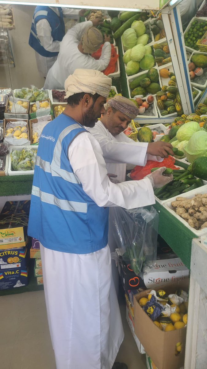 ضمن جهود التأكد من سلامة المنتجات الزراعية المحلية وخلوها من متبقيات المبيدات، تقوم دائرة سلامة وجودة الغذاء بالتعاون مع بلدية ظفار بسحب عينات من الأسواق بولاية ثمريت للفحص والتحليل .

#ظفار_الاعلامية
#الوطن_نعمة