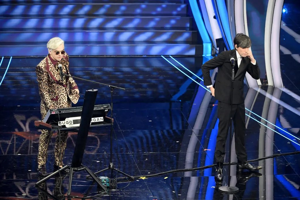 Cinguetterai's tweet photo. Ogni volta che Antonella Clerici è andata al Festival di Sanremo è accaduto qualcosa di epico.
Nel 2010 il lancio degli spariti da parte degli orchestrali, nel 2020 il caso Bugo-Morgan.

Prepariamoci per #Sanremo2025.
Vai Antonella, evviva!

#ÈSempreMezzogiorno https://t.co/5GcNd1tQsW
