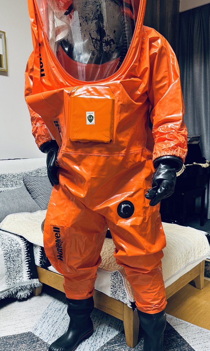 两层胶衣+防化服，热化了🫠