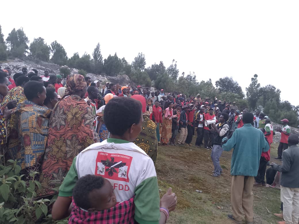 CNDD_FDDNYABIHA's tweet photo. Abagumyabanga bashika 15 bavuye mumigambwe ya #UPRONA na #CNL muri zone #yanza komine #Nyabihanga nibo bakiriwe mumugambwe @CnddFdd ejo ku wa 21 #nzero 2025. Umunyamabanga w'umugambwe muri zone yaboneyeho guha impanuro abari baheje kwinjira . @CNDD_FDDGitega https://t.co/KXcAFHdNXJ