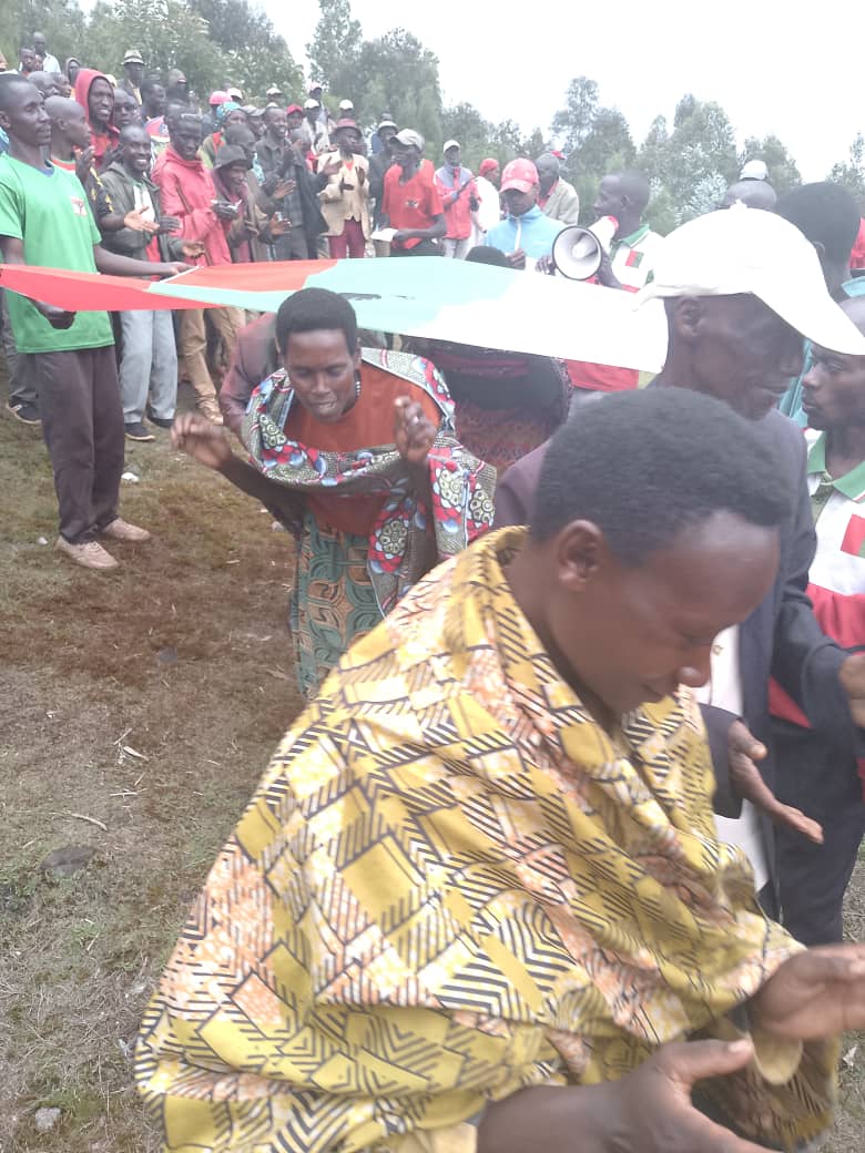 CNDD_FDDNYABIHA's tweet photo. Abagumyabanga bashika 15 bavuye mumigambwe ya #UPRONA na #CNL muri zone #yanza komine #Nyabihanga nibo bakiriwe mumugambwe @CnddFdd ejo ku wa 21 #nzero 2025. Umunyamabanga w'umugambwe muri zone yaboneyeho guha impanuro abari baheje kwinjira . @CNDD_FDDGitega https://t.co/KXcAFHdNXJ