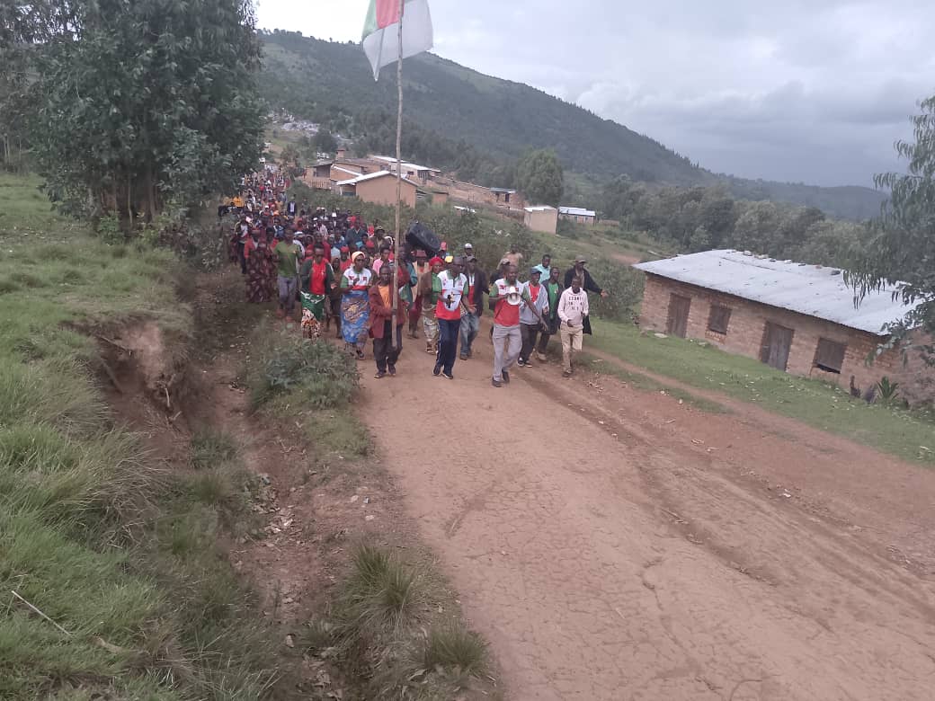 CNDD_FDDNYABIHA's tweet photo. Abagumyabanga bashika 15 bavuye mumigambwe ya #UPRONA na #CNL muri zone #yanza komine #Nyabihanga nibo bakiriwe mumugambwe @CnddFdd ejo ku wa 21 #nzero 2025. Umunyamabanga w'umugambwe muri zone yaboneyeho guha impanuro abari baheje kwinjira . @CNDD_FDDGitega https://t.co/KXcAFHdNXJ