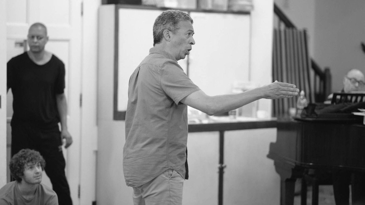 OperaglassWorks's tweet photo. In preparation for filming La Traviata on location, we rehearsed for 6 weeks in London with the full cast. 

Here are Roderick Williams, Smelo Mahlangu, @TomElwin, @SGasparsoprano, @katieemilybray and @Chumafalstaff all hard at work perfecting their performances.

📷  Elsa Pearl https://t.co/sPRbCCHWRs