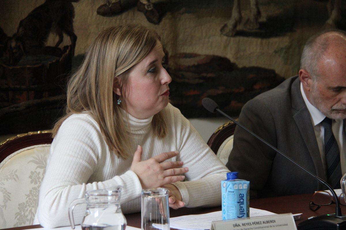 Centro de Estudios Políticos y Constitucionales (@cepcgob) on Twitter photo <a href="/EstherPano/">Esther Pano</a> <a href="/UniBarcelona/">Universitat de Barcelona</a> Reyes Pérez Alberdi, profesora de Derecho Constitucional de <a href="/pablodeolavide/">Pablo de Olavide</a> habla sobre la iniciativa legislativa popular en los últimos 40 años <a href="/EstherPano/">Esther Pano</a> <a href="/UniBarcelona/">Universitat de Barcelona</a> Reyes Pérez Alberdi, profesora de Derecho Constitucional de <a href="/pablodeolavide/">Pablo de Olavide</a> habla sobre la iniciativa legislativa popular en los últimos 40 años