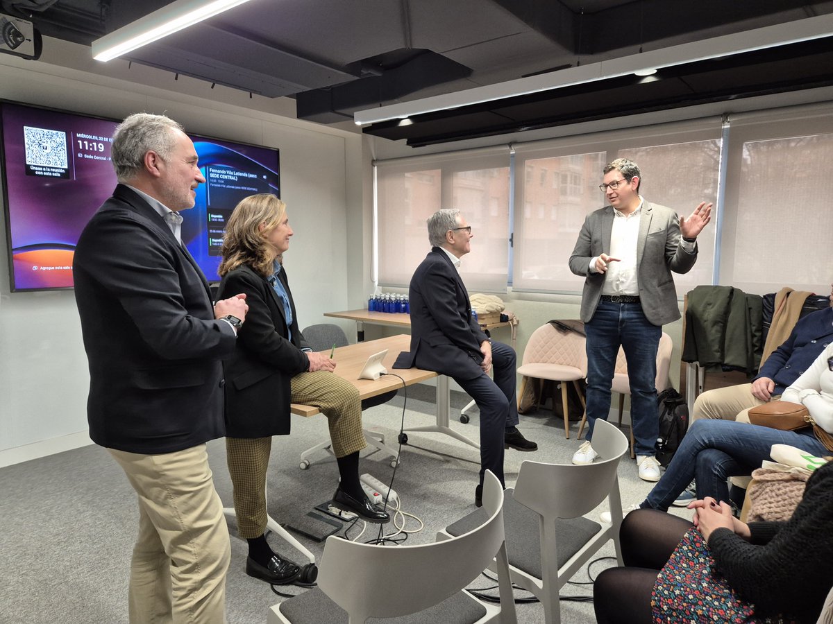 🌎 Los 40 estudiantes del programa #internacional intensivo (BIP) ‘NGOs and CSR Partnerships: the role of leadership in this partnership’, que acoge <a href="/fcomsalamanca/">fcomsalamanca</a>, han visitado hoy la sede central de @ContraCanceEs 👉🏻 Allí, les han recibido el presidente y la directora general.