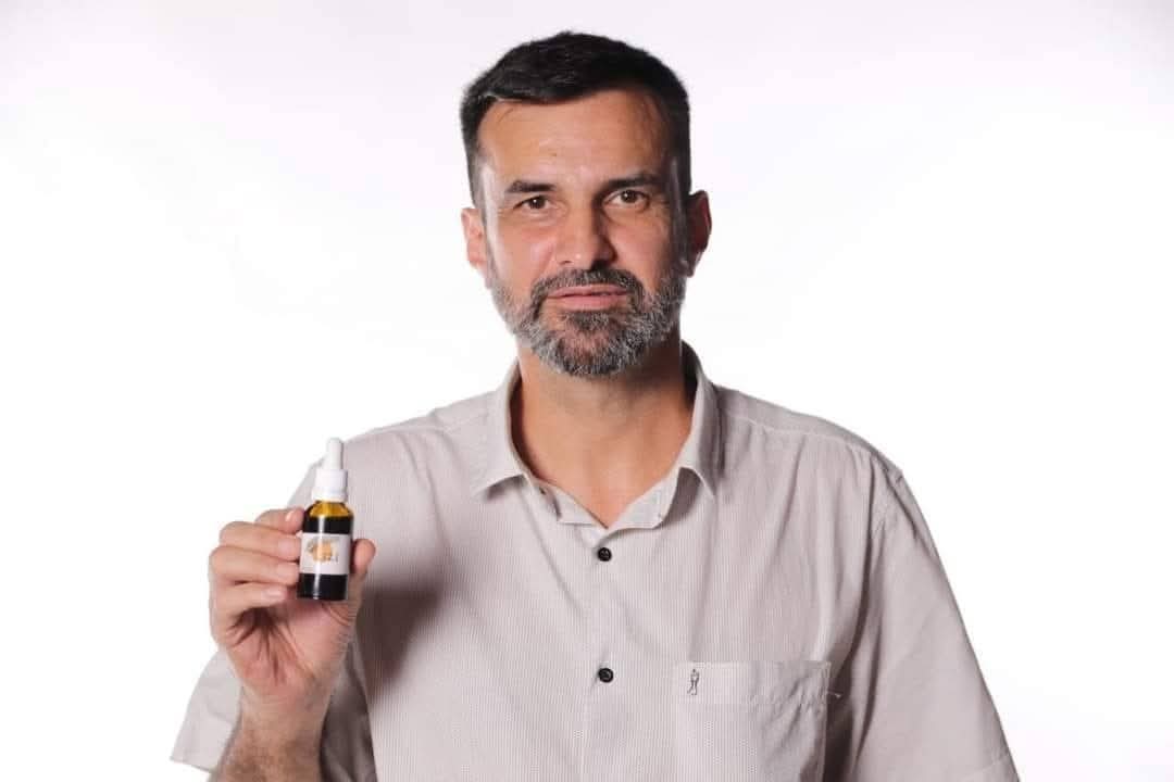 EdgarMSacoman's tweet photo. Aceites de cannabis y copaiba 2121
Propiedades:
antiinflamatorias, analgésicas, antibiótico natural, antioxidante, desintox
Dolores crónicos en general, Alzheimer, Párkinson, Autismo, Cancer Diabetes, fibromialgia, Ansiedad, Insomnio, Psoriasis etc
Pedidos al 0983841880 https://t.co/8sXC8D01Hy