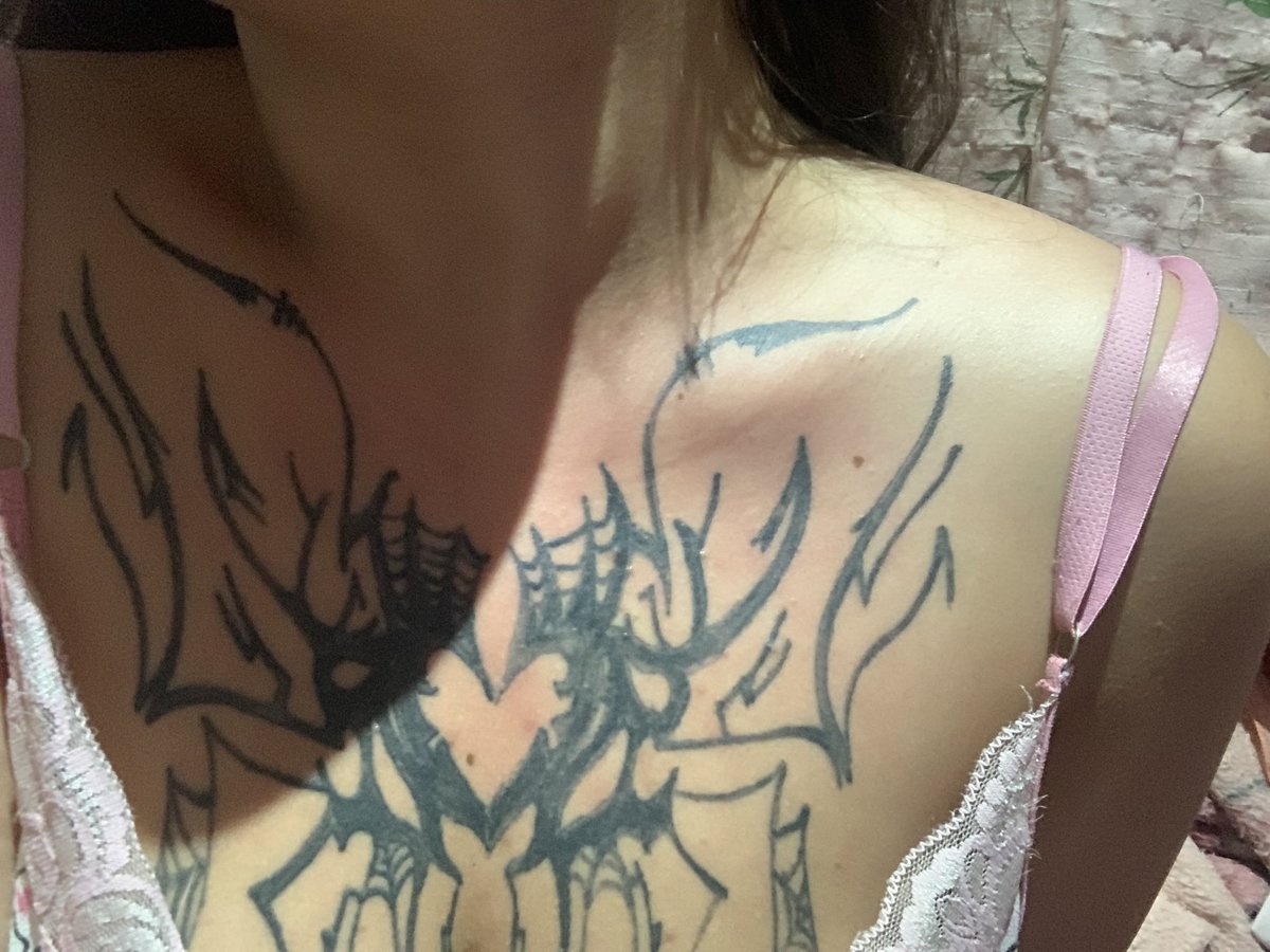 lobotomia_hjas's tweet image. Bc dos meus “ossos” invisíveis  
E o meu peso de baleia 😀