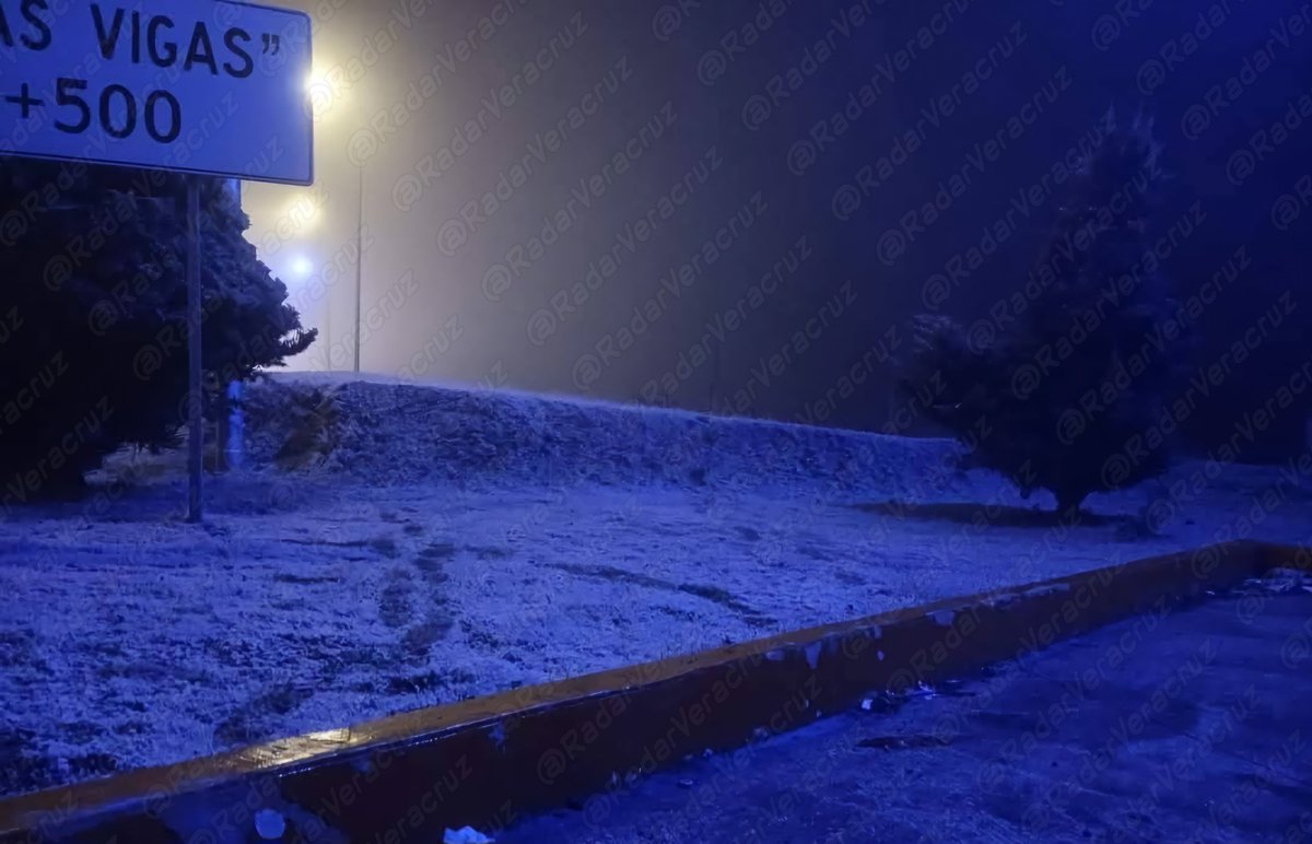 AdahirVilla's tweet photo. Las Vigas de Ramirez #Veracruz cubierto de nieve 🌨️ ❄️ 🥶

#Xalapa #BuenosDías https://t.co/AIYAlQAF7J