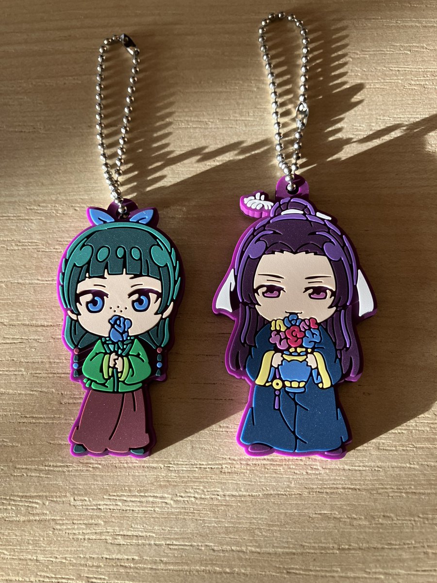 2回ガチャガチャやってこのじんまおをとってきた夫。引きが強い！！
わーい🙌薔薇じんまおー💕