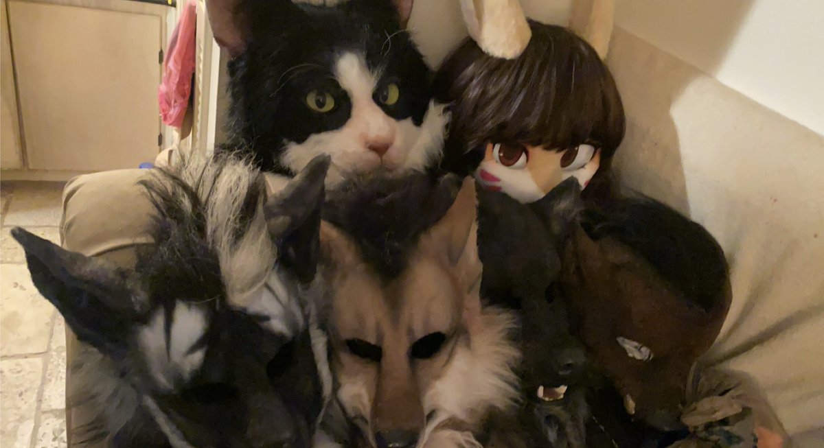 Going to try again… I have a few things I’m willing to part ways with. The house cat, and the magpie heads (use your own eyes). Send me a message if interested. Some  have matching feet and arms. Let me know :) also I will get back to anyone asap 🫶🏻