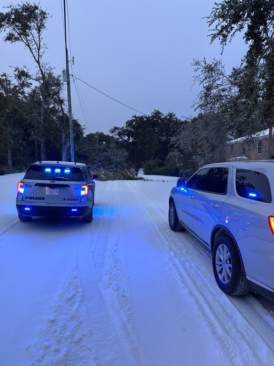 2400 Block of Waterway Blvd is blocked by a tree limb that has fallen on a cable line. You can still use Palm Blvd.
#chsnews #chstrfc
