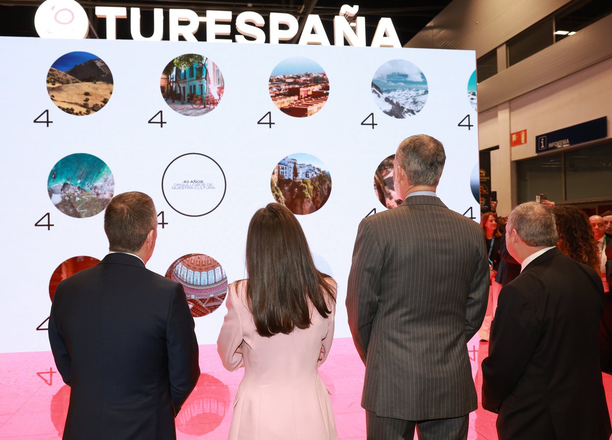 Los Reyes han presidido la inauguración de la 45ª edición de #FITUR2025, encuentro global para los profesionales del turismo y la feria líder para los mercados receptivos y emisores de Iberoamérica, que esta edición cuenta con Brasil como país invitado.

➡️casareal.es/ES/Actividades…