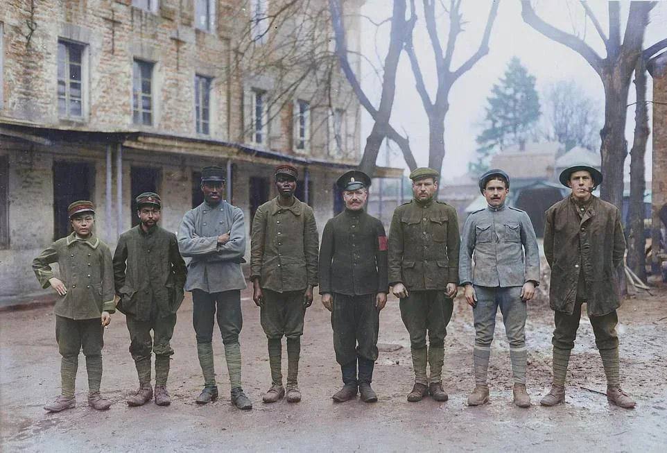 Dannygrce's tweet photo. Captured prisoners of the WWI from eight different nations at an unknown German prisoner of war camp. From left, Annamite (Vietnamese), Tunisian, Senegalese, Sudanese, Russian, American, Portuguese and English. 1917. 

#Trump #JHOPE #linglingkwong #LingOrm #الهلال_الوحده #Bolu https://t.co/CynZyNJNS4