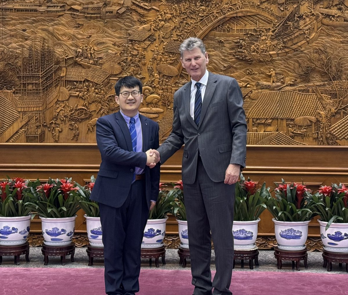 Productive discussion with DG Li Jian MFA European Dept. about highlighting the role of #women in the #geothermal and #CarbonCapture cooperation of 🇮🇸 &amp; 🇨🇳 during this year’s celebration of the 30th Anniversary of the Embassy of 🇮🇸 in 🇨🇳 and of the Beijing UN Women’s Conference