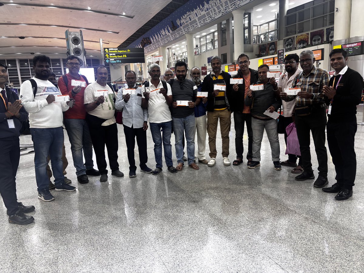 vinu252's tweet photo. Wonderful service at LBSI VNS 
PRAVESH KR PATEL AND DEEPAK PATEL REALLY HAS A GOOD SERVICE @AirIndiaX https://t.co/xKiteVwxrh