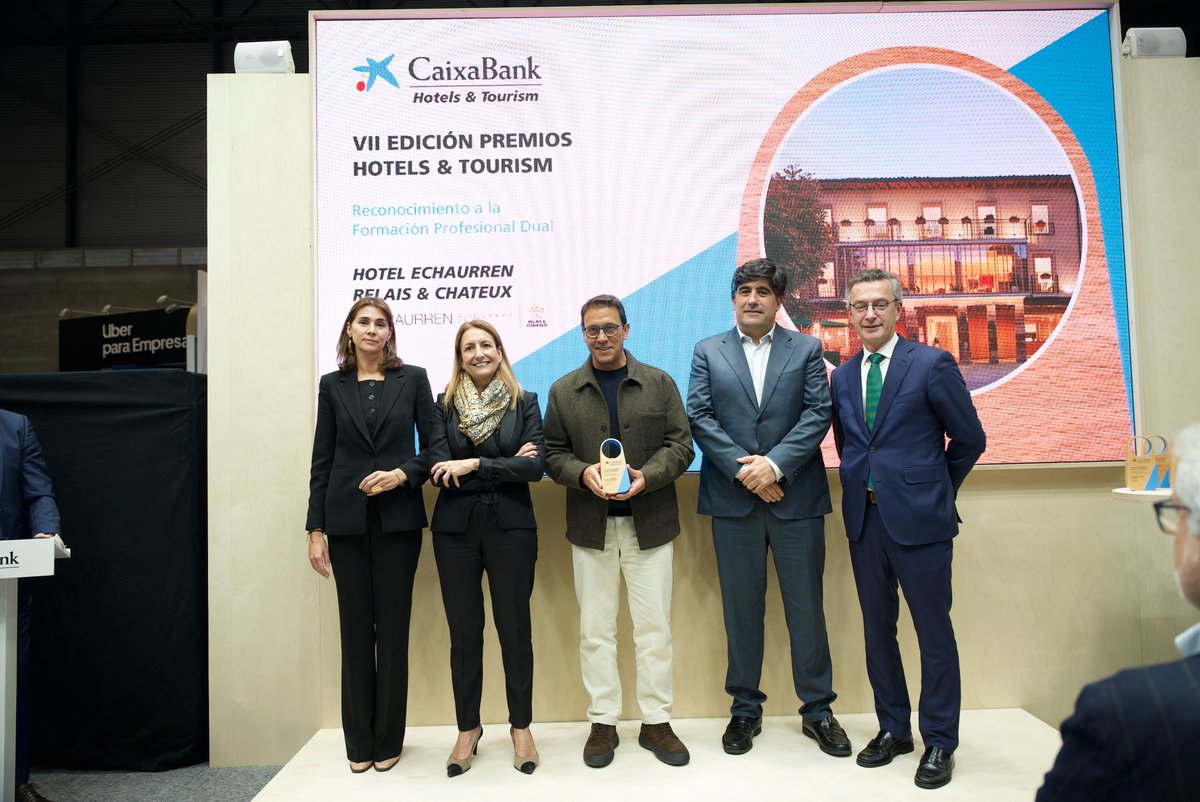 CaixaBank Connect (@cabk_connect) on Twitter photo 👉🏼<a href="/somos_echaurren/">Hotel Echaurren R&C</a> ha sido el premiado de la Dirección Territorial Ebro. Francis Paniego, propietario y jefe de cocina, recogió el premio entregado por Diego Saugar, director Empresas La Rioja. 👉🏼<a href="/somos_echaurren/">Hotel Echaurren R&C</a> ha sido el premiado de la Dirección Territorial Ebro. Francis Paniego, propietario y jefe de cocina, recogió el premio entregado por Diego Saugar, director Empresas La Rioja.