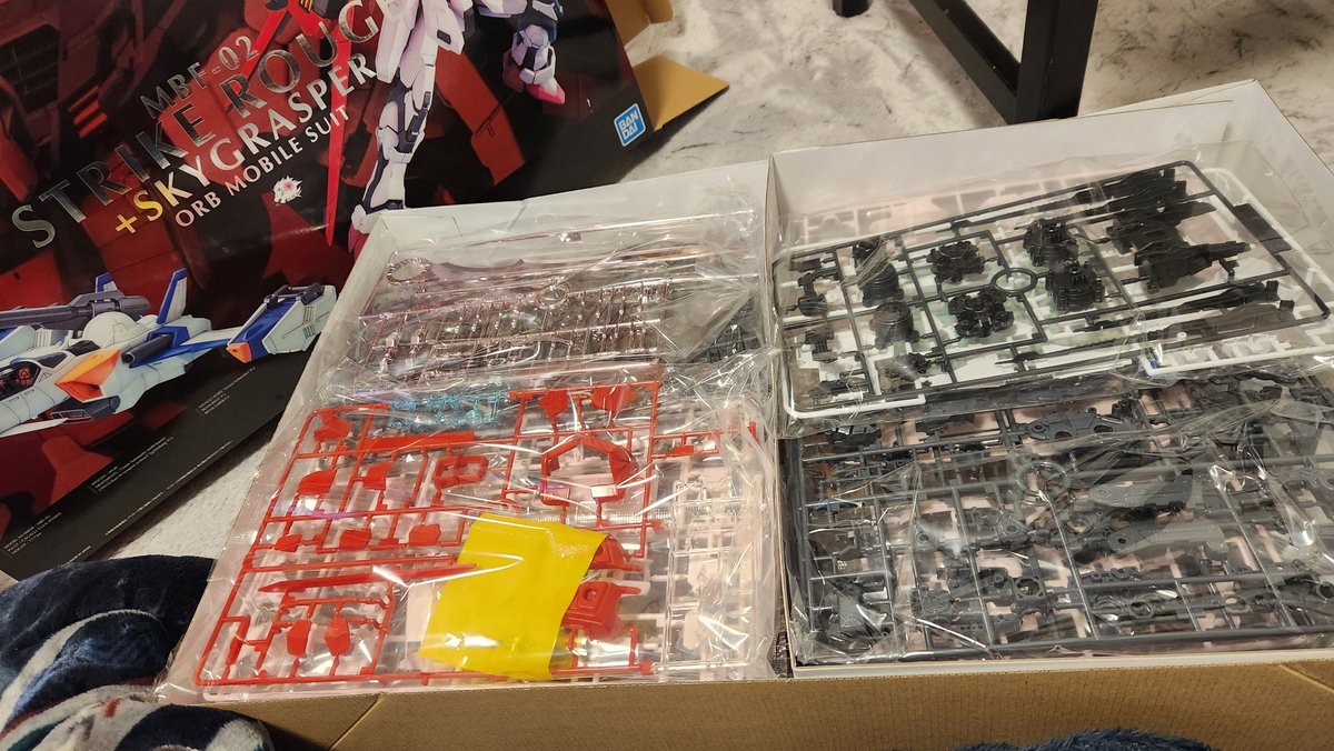 mijukiti's tweet image. 5億年ぶりにPG買ったけどパーツこんなに多かったっけ！
#PerfectGrade #ガンプラ #ガンプラの画像貼るとRTされると聞いて