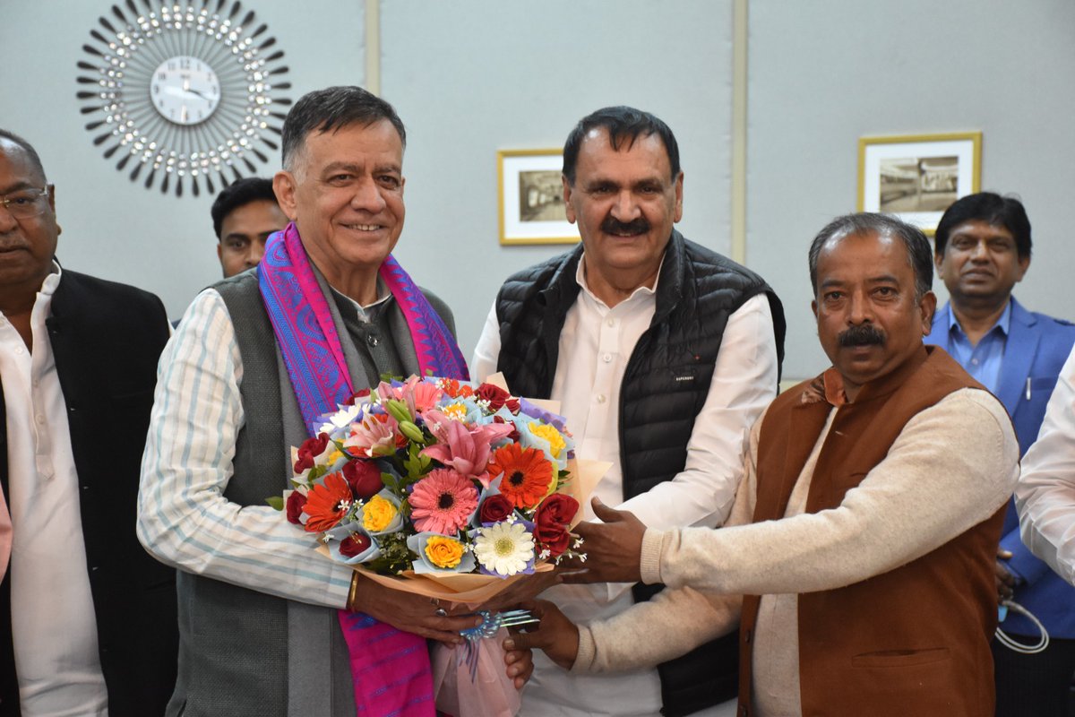 mohanverma334's tweet photo. आज लखनऊ के विधानसभा सचिवालय में आयोजित  विशेषाधिकार समिति के बैठक के उद्घाटन में सम्मलित हुआ। 
जिसमें निम्न विभागों की बैठक संपन्न हुई...
1- नियुक्तियां कार्मिक विभाग
2- गृह विभाग
3- सूचना एवं जनसंपर्क विभाग 
4- औद्योगिक विकास विभाग 
@AmitShah @narendramodi @BJP4India @BJP4UP https://t.co/v6LD7QYO03
