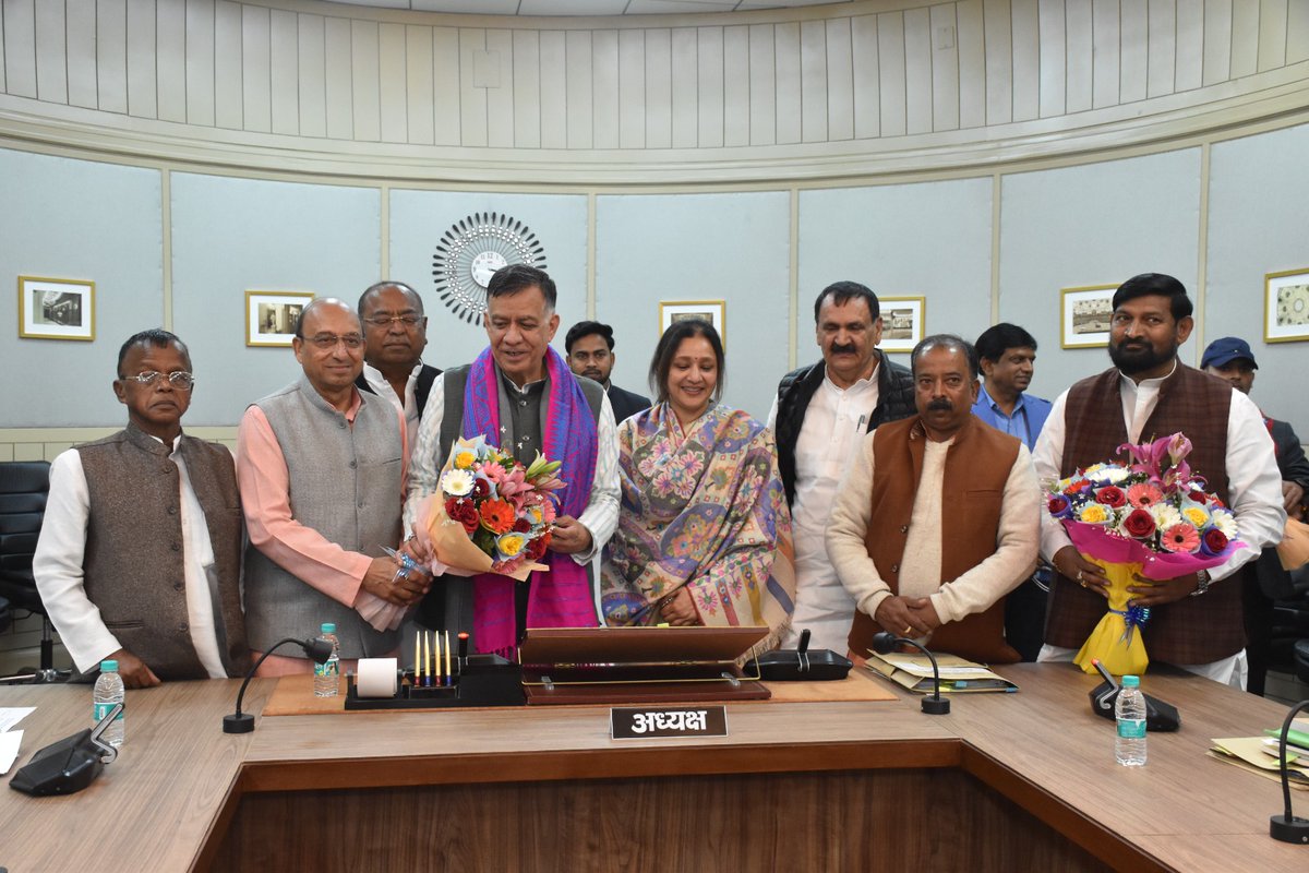 mohanverma334's tweet photo. आज लखनऊ के विधानसभा सचिवालय में आयोजित  विशेषाधिकार समिति के बैठक के उद्घाटन में सम्मलित हुआ। 
जिसमें निम्न विभागों की बैठक संपन्न हुई...
1- नियुक्तियां कार्मिक विभाग
2- गृह विभाग
3- सूचना एवं जनसंपर्क विभाग 
4- औद्योगिक विकास विभाग 
@AmitShah @narendramodi @BJP4India @BJP4UP https://t.co/v6LD7QYO03