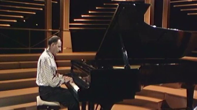 Contemporary Composer Roger Doyle performs 'Priest On A Motorbike'
WATCH: The Late Late Show broadcast #OnThisDay in 1990 rte.ie/b/1490795