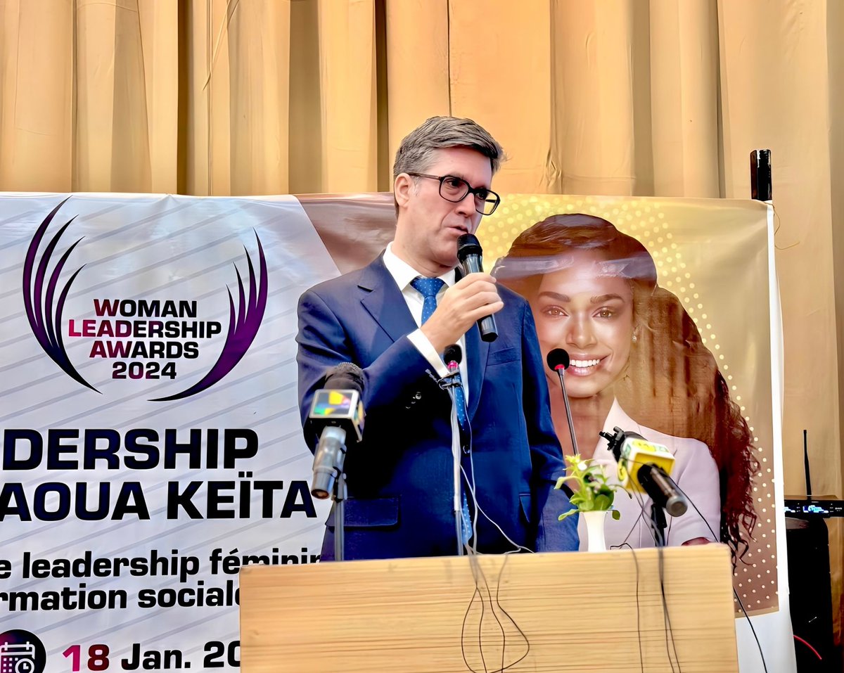 AmbCanMali's tweet photo. Notre ambassadeur 🇨🇦 félicite toutes les lauréates de la 1ère édition des Woman Leadership Awards – Prix Aoua Keïta, ainsi que toutes les femmes inspirantes et engagées du Mali 🇲🇱. 🇨🇦🇲🇱
#LeadershipFéminin
#TransformationSociale
@Leadmali https://t.co/nL9HNcb4Fk