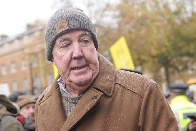 Jeremy Clarkson is scapegoating badgers for bTB and has reportedly slaughtered them all on his land. This is disgusting, cruel, and ignorant.

You know what he’d really hate? If you shared this and signed the petition to end the badger cull. Let’s do it

petition.parliament.uk/petitions/7003…