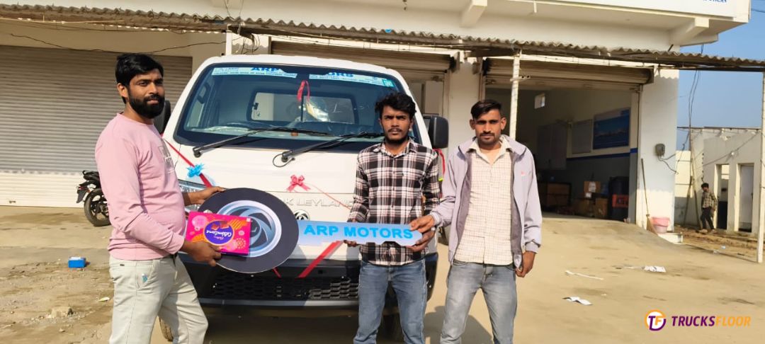 trucksfloor's tweet photo. Delighted to share another happy customer who just took delivery of a brand-new Ashok Leyland Bada Dost through Trucksfloor! 🚛🎉
#HappyCustomer #Trucksfloor #BadaDost
Location: Bulandshahr, UP, India https://t.co/iDHCRcmd0T