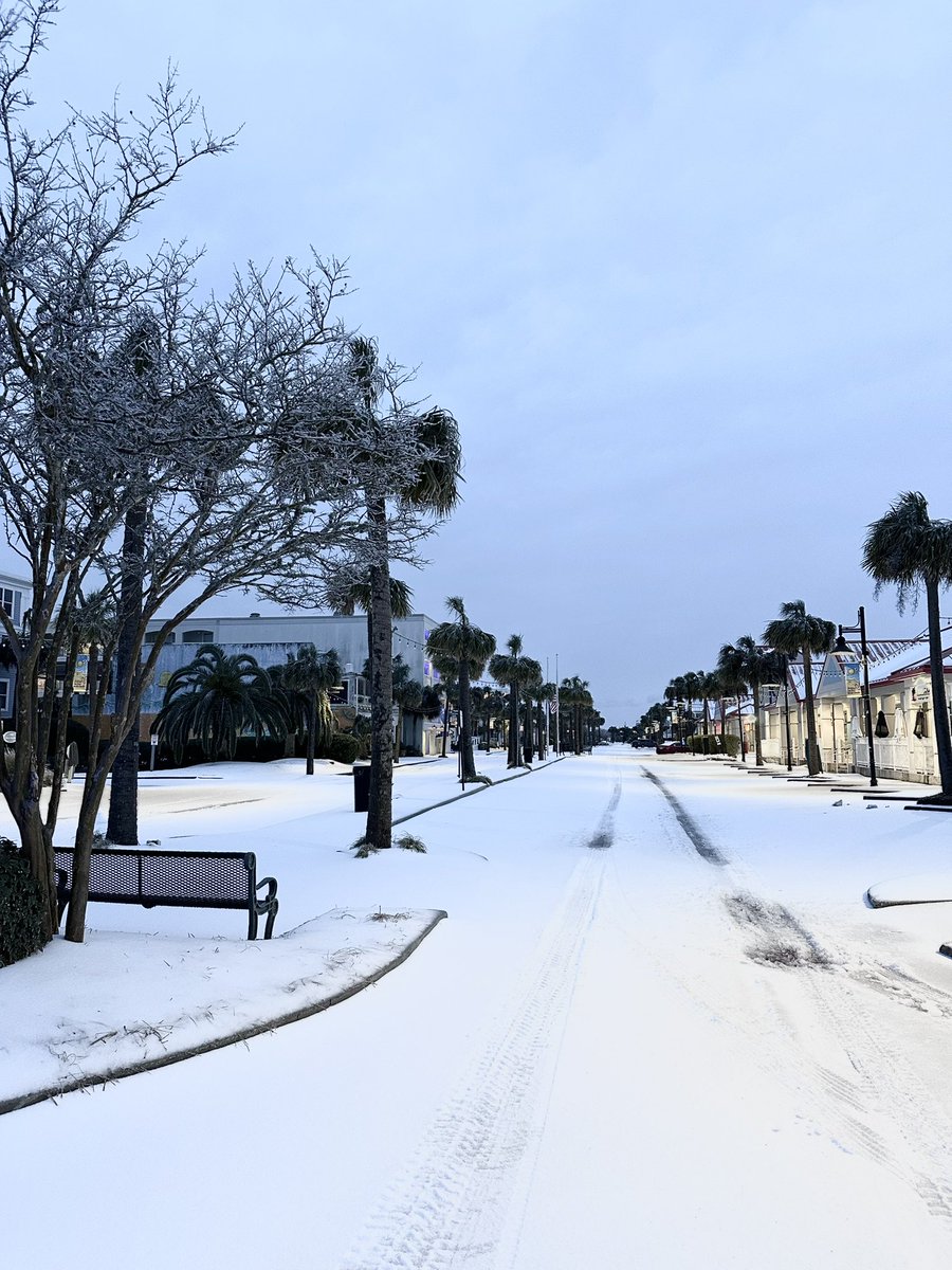 Here is a first look at #IOP at daybreak. Is it snow or sand? You tell us!
#chswx