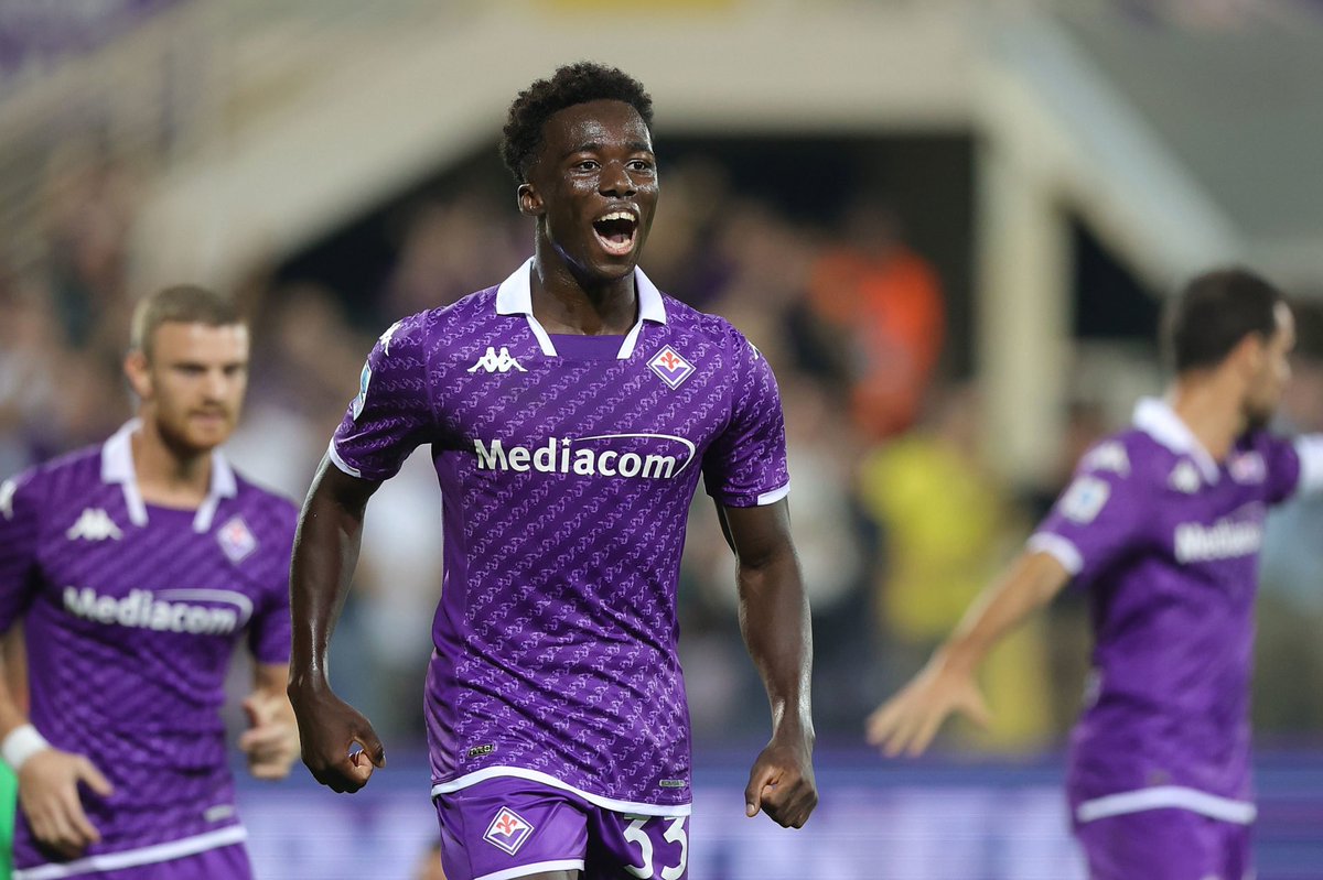 futballselect's tweet photo. Michael Kayode is travelling to London for a medical with Brentford on Wednesday afternoon.

Brentford have agreed an initial loan with Fiorentina for the right back, with a £13.5m option to buy the player in the summer. https://t.co/akH0jh0Y68