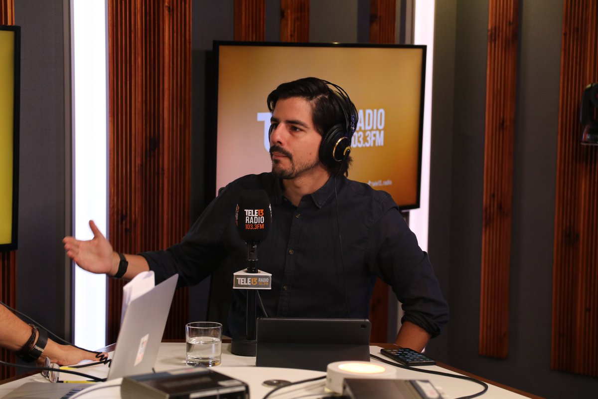 Tele13_Radio's tweet photo. 🖱️"El contexto que tenemos ha superado las capacidades y los avances que ha hecho el Estado en esta materia" 

Sobre la trata de personas, en #DobleClick conversamos con Juan Pablo Ramaciotti, director ejecutivo del Centro de Políticas Migratorias.

🔴 https://t.co/wjvDkmg0WX https://t.co/zT0GzKAL4K
