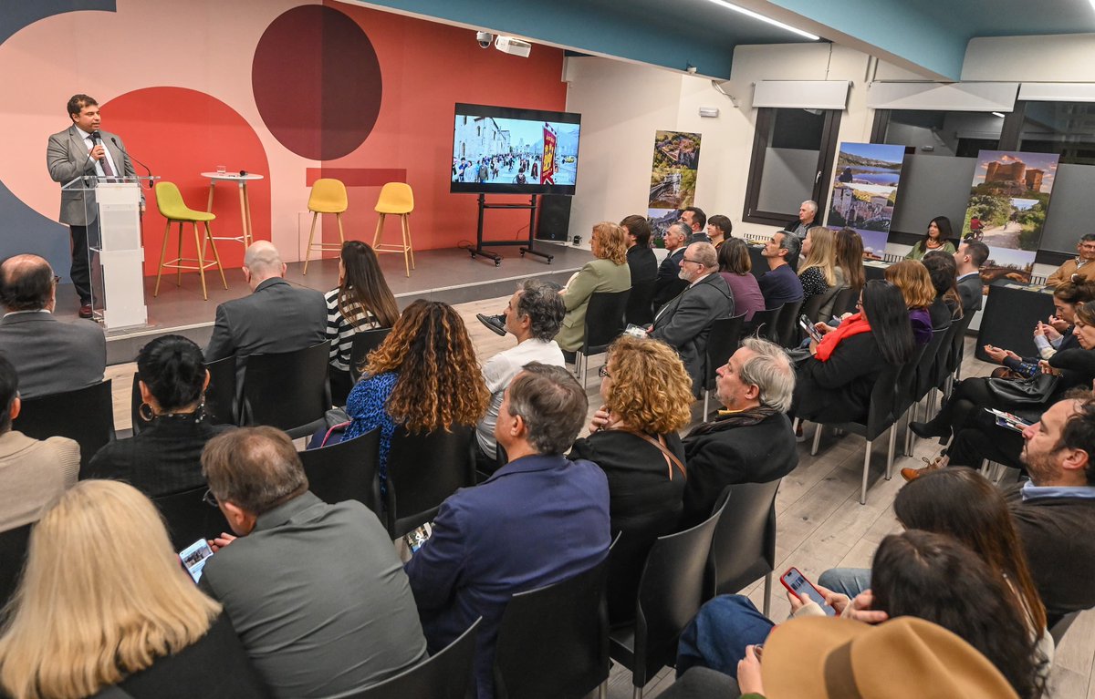 PPDipuBur's tweet photo. Ayer en el @cbamadrid nuestro diputado y presidente de @sodebur @CarlosGallo73 presentó la oferta turística de nuestra provincia con motivo de la feria @fitur_madrid 2025, que se celebra estos días. 
100 asistentes, que pudieron conocer lo mejor de nuestro territorio.
@BurgosTur https://t.co/JRNcnic4H6