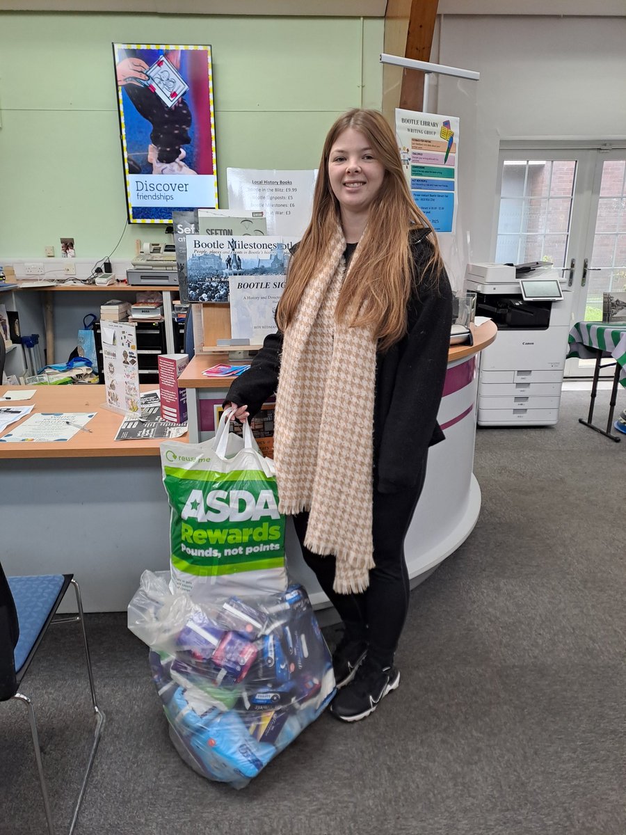 #notjustalibrary  here in Sefton it's a warm space, meeting place, gardening, cookery, baby rhyme time or whatever you bed it to be. The library's also provide a hygiene bank, today we topped up with a donation. Thank you to Rebecca for accepting the donation 🥰 <a href="/SeftonLibraries/">Sefton Libraries</a>