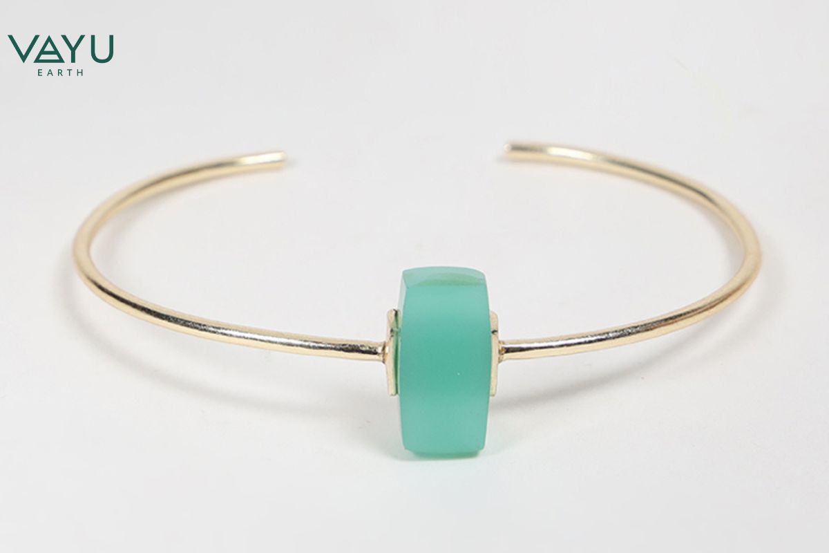 VayuEarth's tweet photo. Which style of Aqua Calci jewelry suits your vibe?
Bracelet - Necklace
Vote bellow👇 https://t.co/Otn8HXImFD