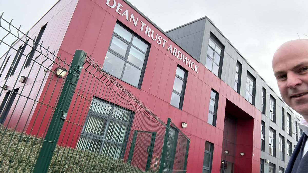 TeacherToolkit's tweet image. It might be cold and bleak outside, but in here, it’s warm, dynamic and exciting! 

We have some fabulous early career teachers entering the profession… 

#ECTs #ITTchat