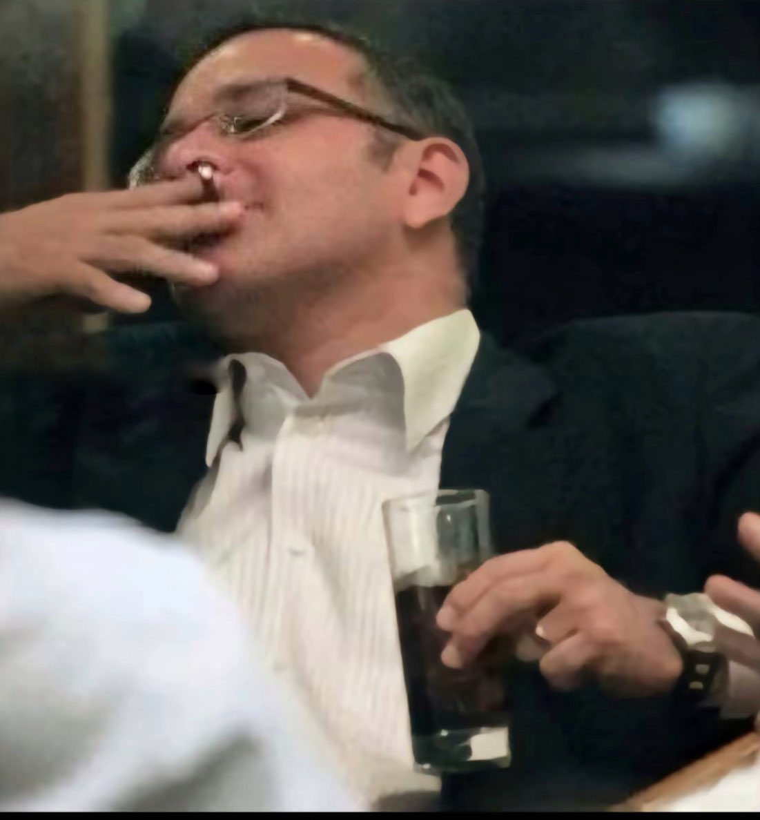 re_basado's tweet photo. - Dejó a su esposa con cáncer por una puta
- Adicto a los travestis colombianos
- Más alcohol que sangre en las venas
- Estrelló un Ferrari y vivió para contarlo
- Campeón mundial de escondelero desde 2019

Don Carlos Mauricio Funes Cartagena y Parera, sinvergüenza de época. https://t.co/eBBTHeTHmJ