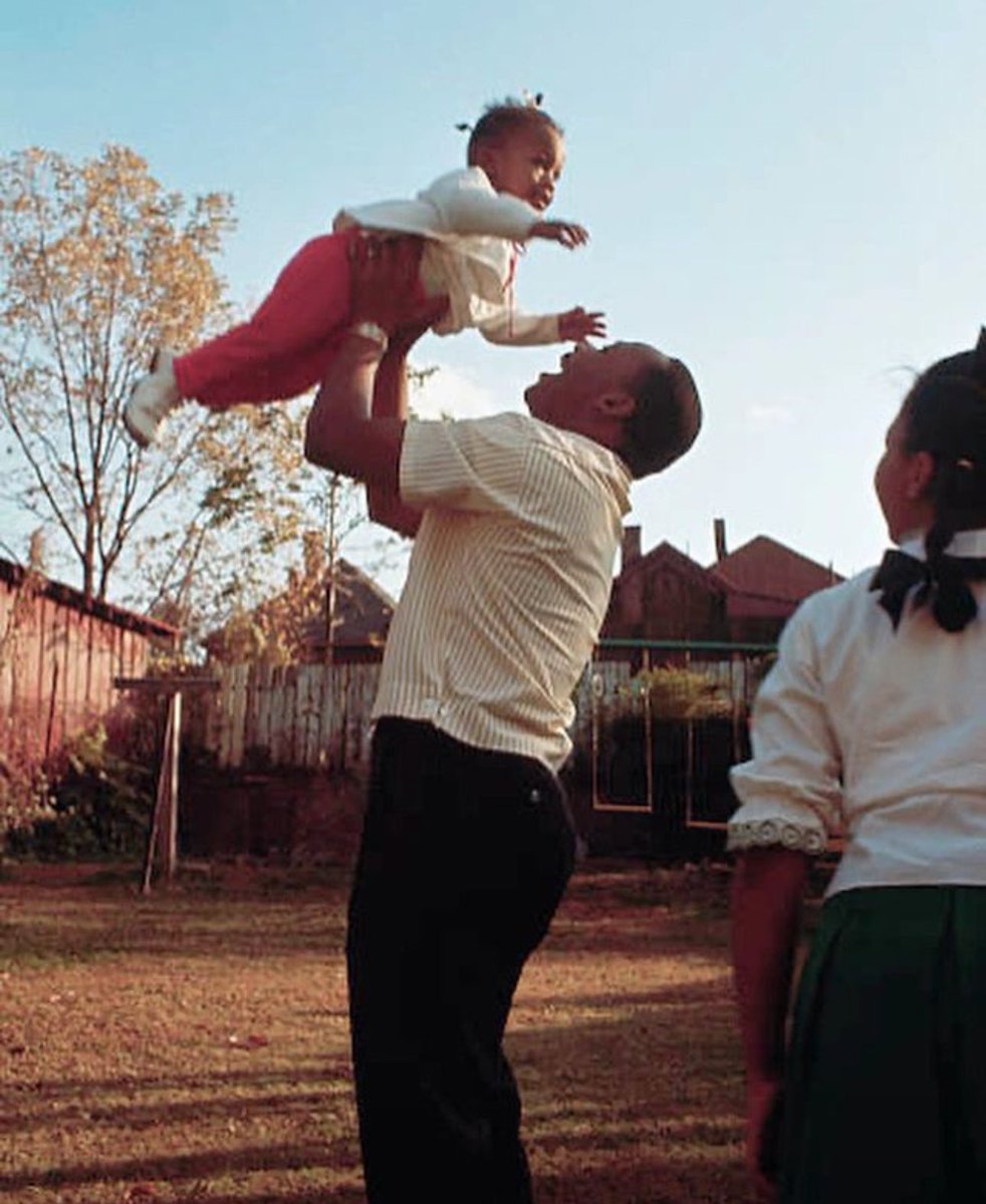 TerranceOmar's tweet image. Be clear. These are the ONLY types of photos of the late Dr. Martin Luther King Jr. @BerniceKing we appreciate your father giving his life so his dreams could become our reality. We are with you always and keeping you lifted in prayer and spirit! #MLKINCOLOR